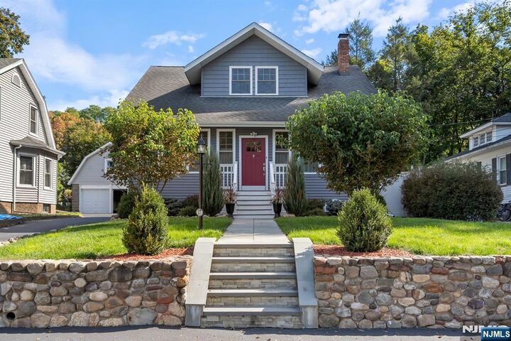 Property Photo:  37 Hillside Avenue  NJ 07430 