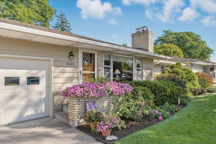 Property Photo:  1465 Woodlynn Avenue  MN 55113 