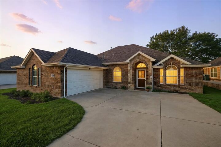 Property Photo: 5005 Hopewell Drive TX 75043