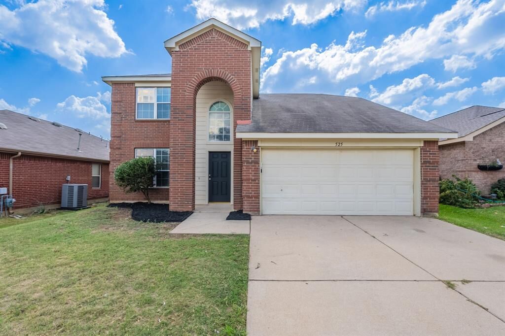 Property Photo:  525 Pineview Lane  TX 76140 