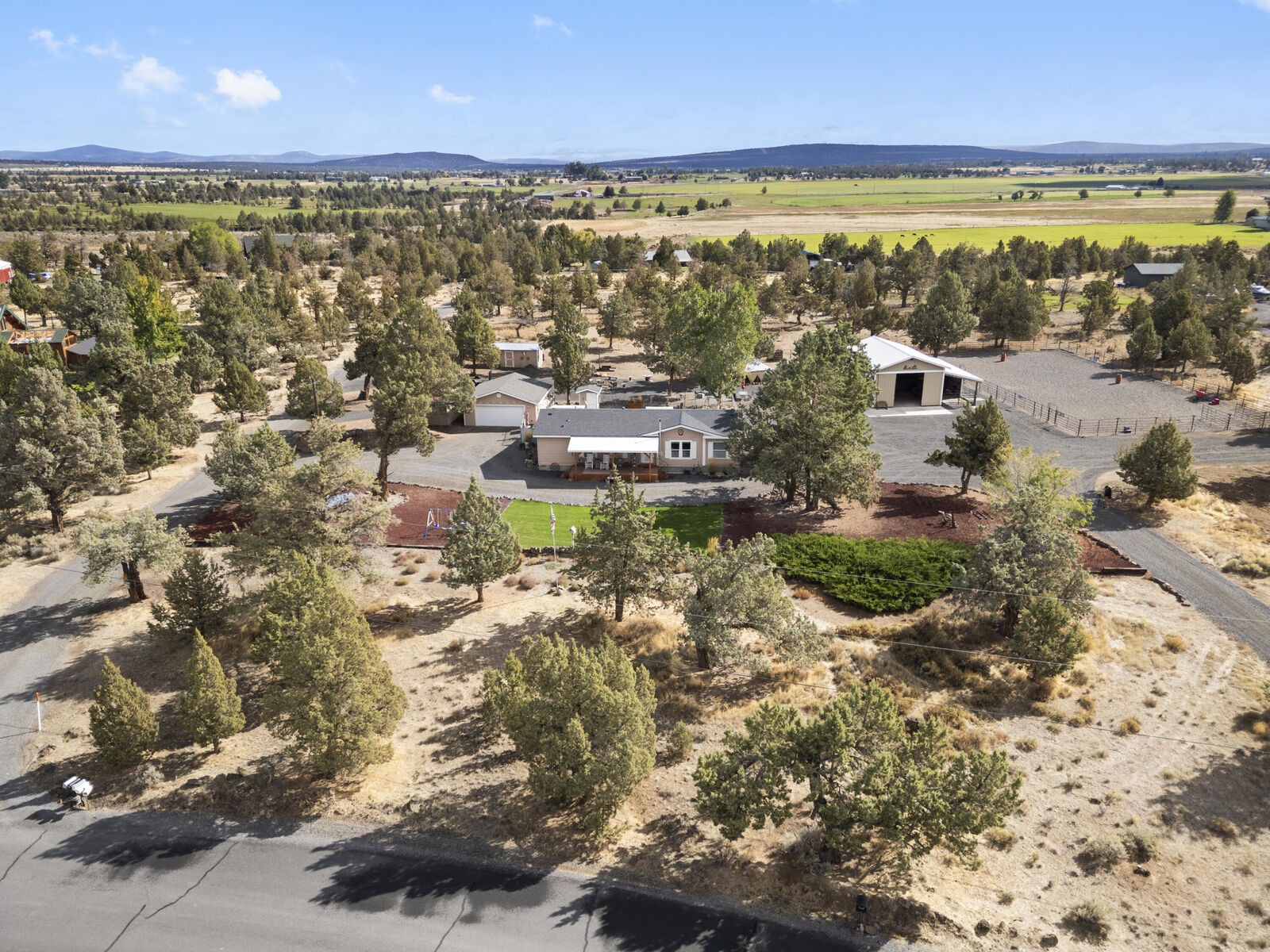 Property Photo: 165 SW Bent Loop OR 97753