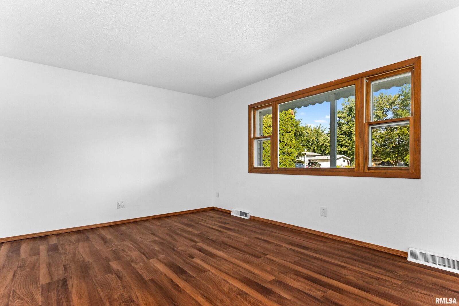 Property Photo: 1072 Joni Drive IL 61448