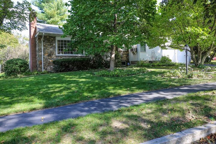 42 Ellis Dr  Worcester MA 01609 photo