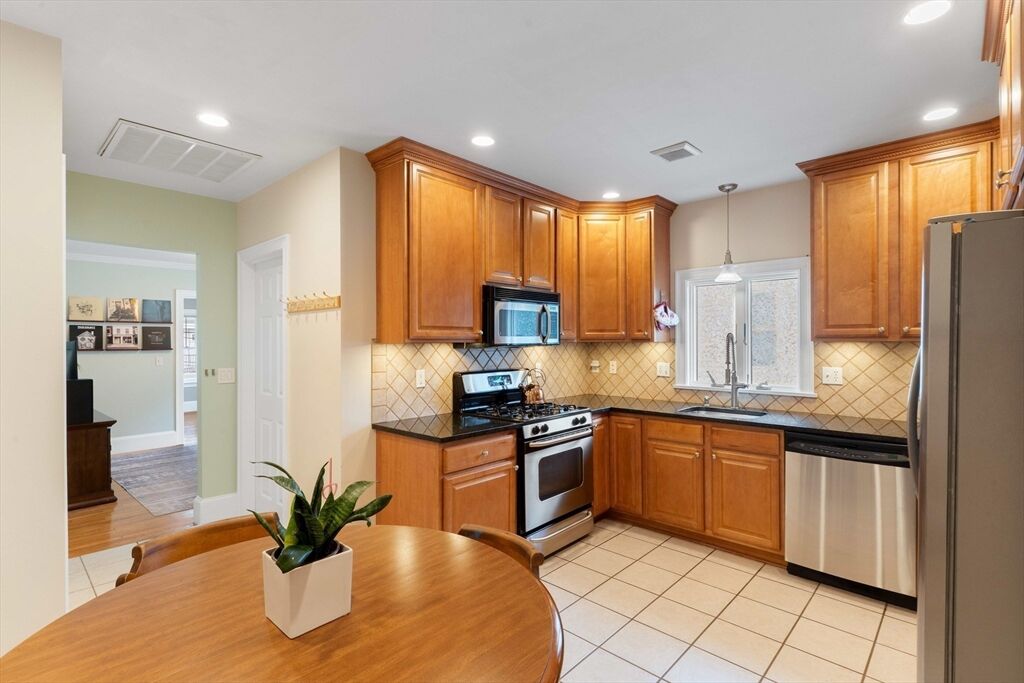 Property Photo:  15 Banks St 4  MA 02451 