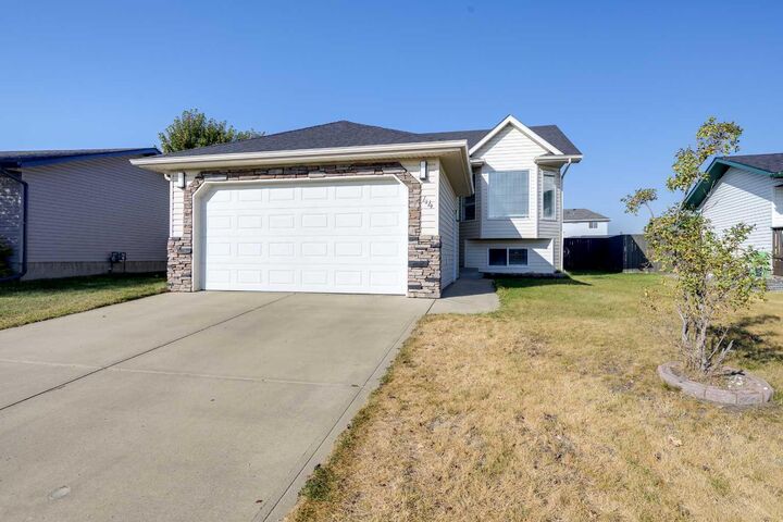 44 Parkside Crescent  Blackfalds AB T4M 0E9 photo