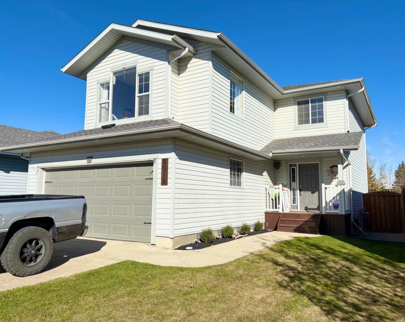 Property Photo: 6016 44 Avenue AB T4T 1W4