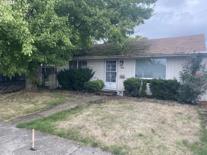 Property Photo:  130 E Gloucester St  OR 97027 
