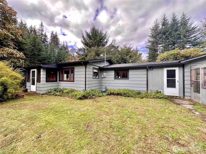 Property Photo: 945 US Highway 101 WA 98537