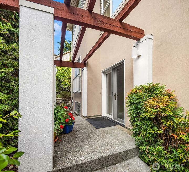 Property Photo:  2753  124th Avenue SE  WA 98005 