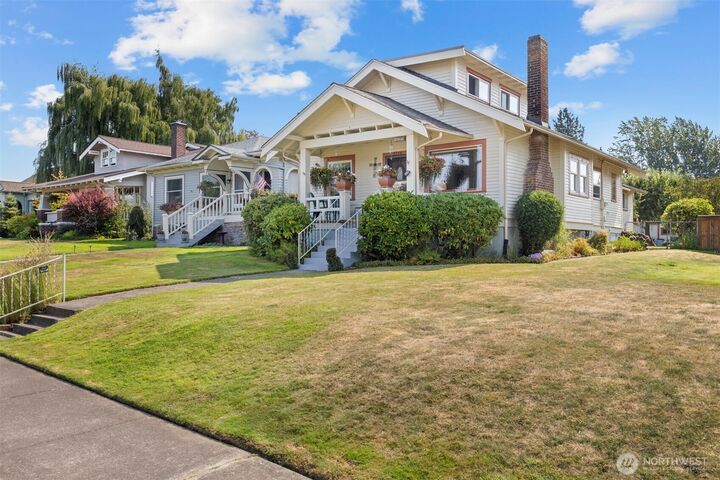 Property Photo:  2716  Sunset Drive  WA 98225 