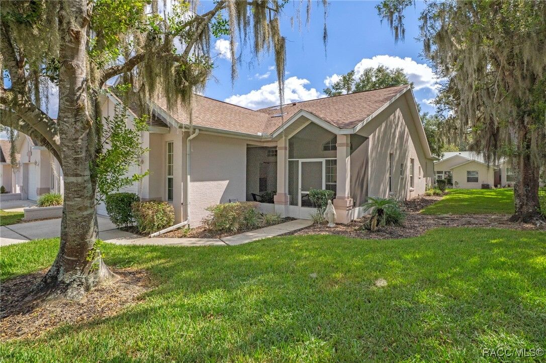 Property Photo: 6800 E Queensbury Lane FL 34452