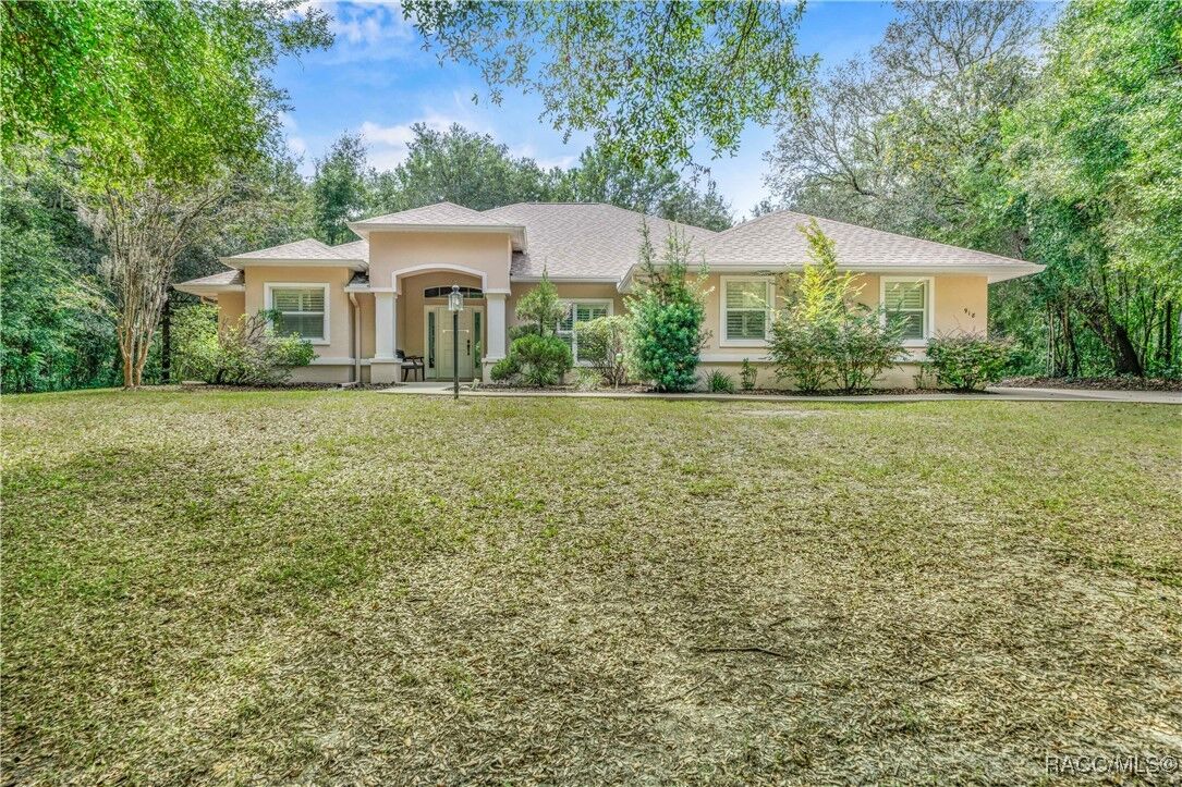 Property Photo:  918 E Whitecloud Lane  FL 34442 