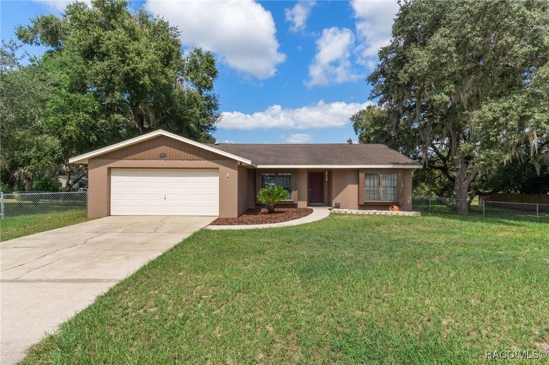Property Photo: 9293 E Windwood Loop FL 34450