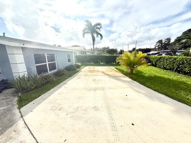 Property Photo: 520 NW 13th Avenue FL 33435