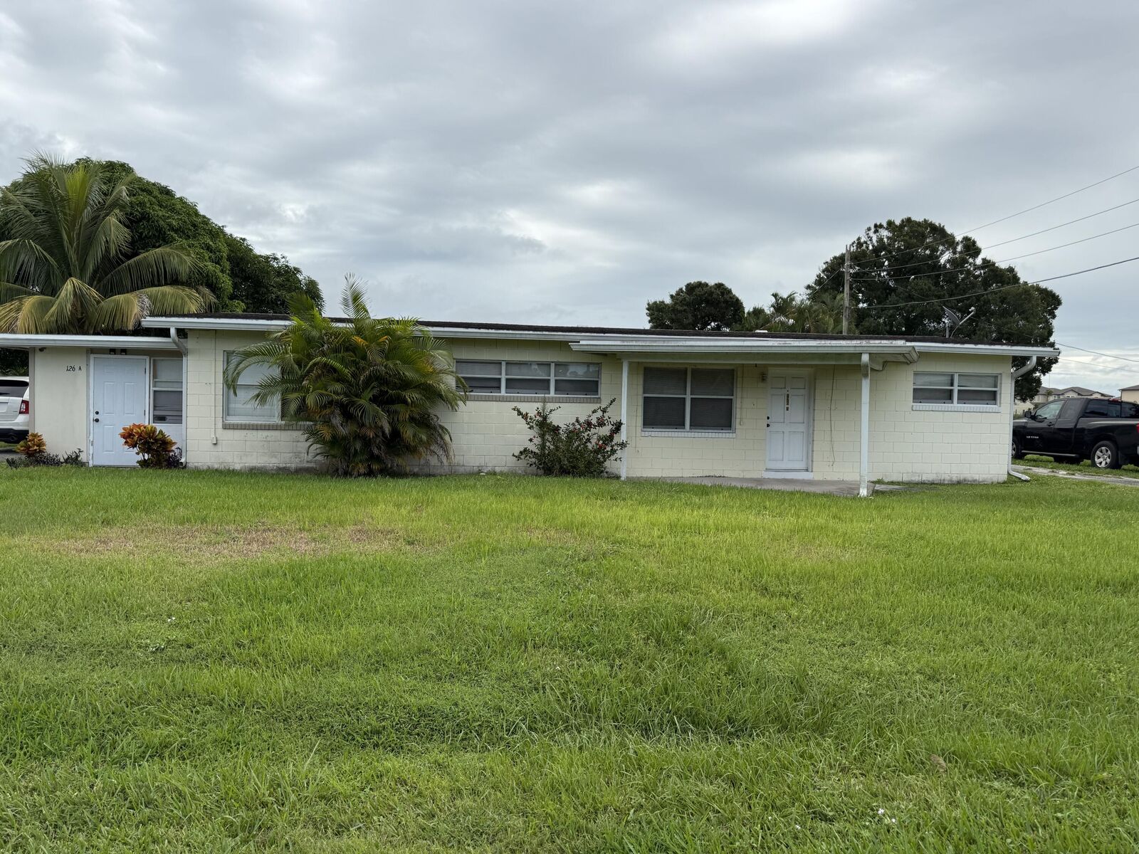 Property Photo: 126 U Vista Court FL 34947