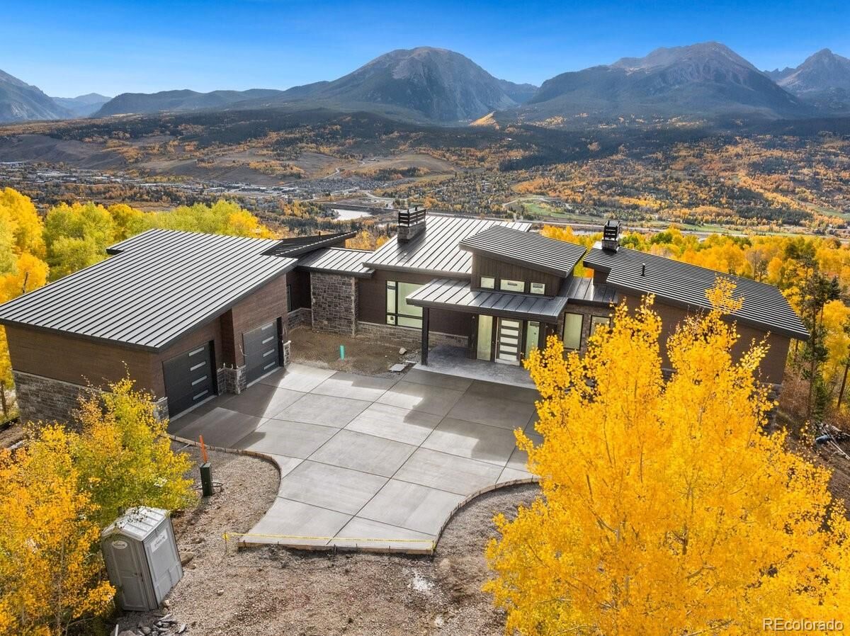 Property Photo:  690 Lakeview Circle  CO 80498 