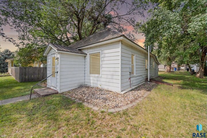 Property Photo:  355 E 2nd St  SD 57053 