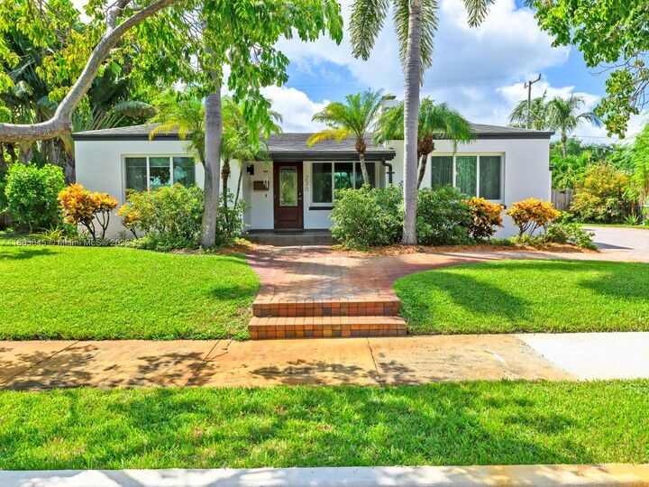 Property Photo:  230 Beverly Rd  FL 33405 