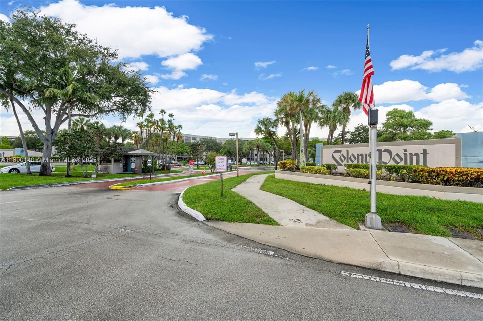 Property Photo: 1100 Colony Point Cir 504 FL 33026