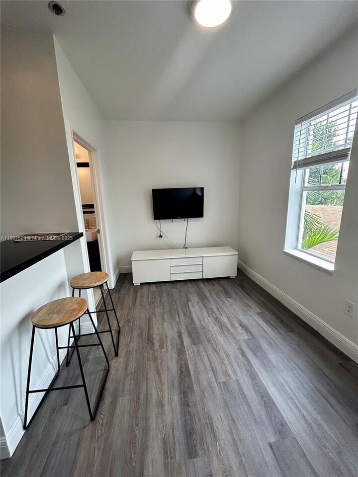Property Photo: 1244 Pennsylvania Ave 305 FL 33139