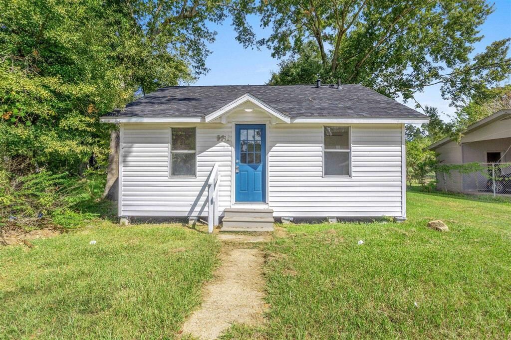 Property Photo: 1017 Alamo Street LA 70601