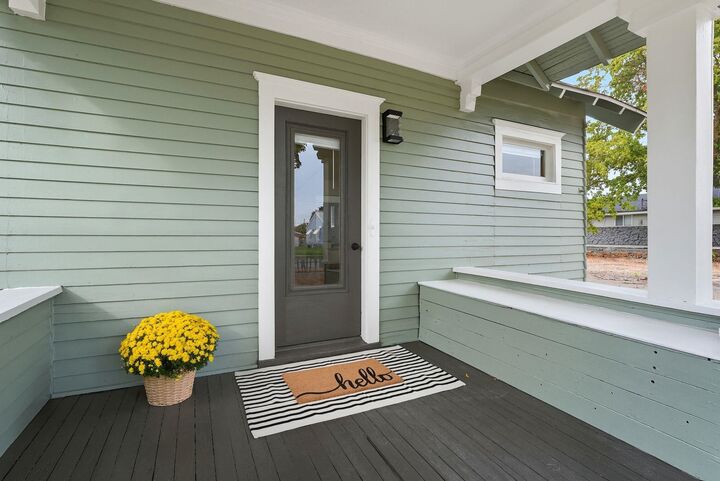 Property Photo:  33 E Everett Ave  WA 99207 