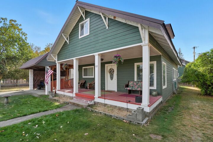 Property Photo:  103 E Houghton St  WA 99139 