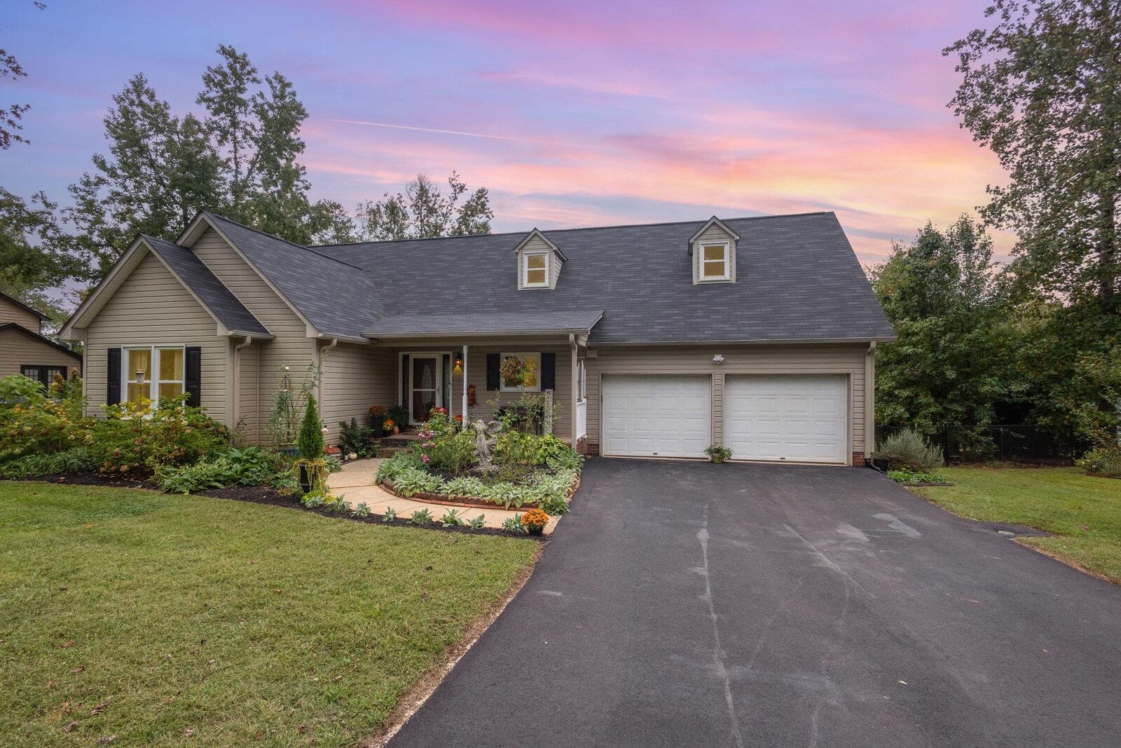 Property Photo:  302 Sundance Way  SC 29302 