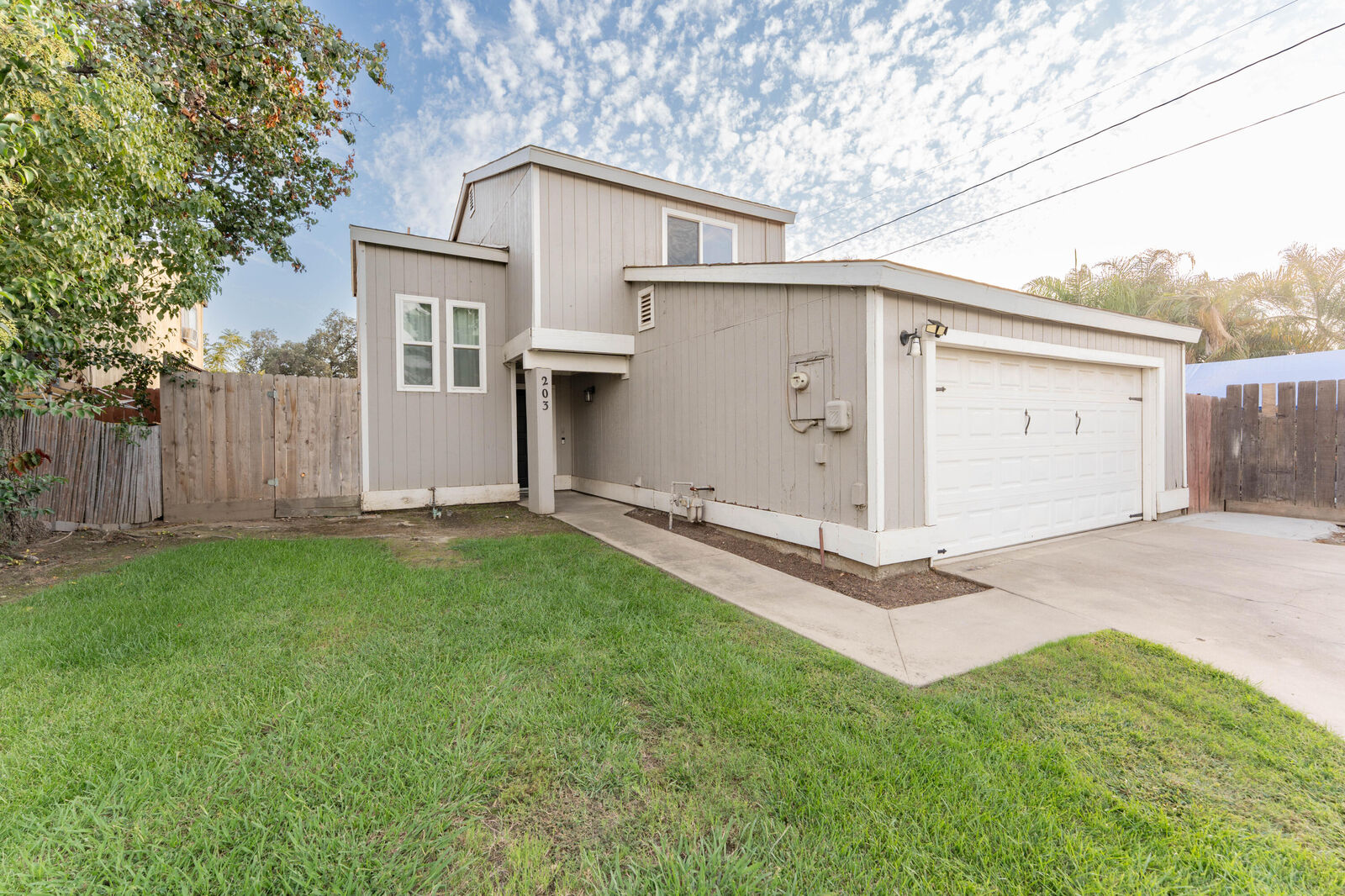 Property Photo:  203 E Harold Court  CA 93291 