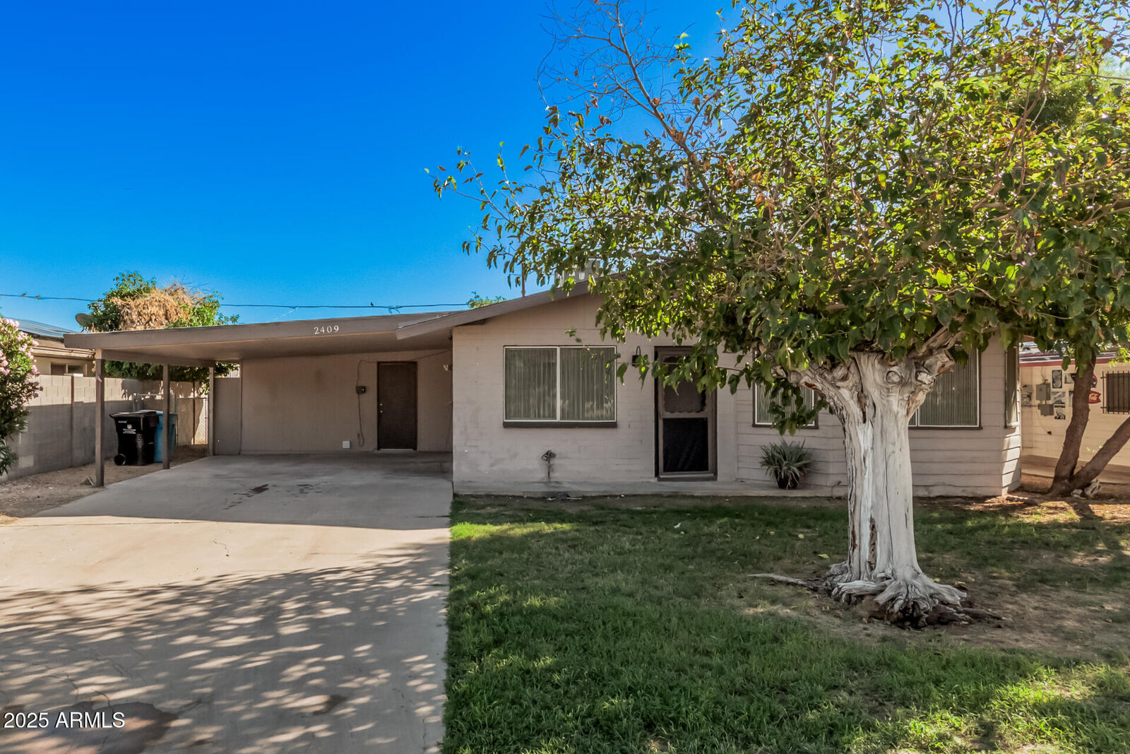 Property Photo: 2409 W Cortez Avenue AZ 85029