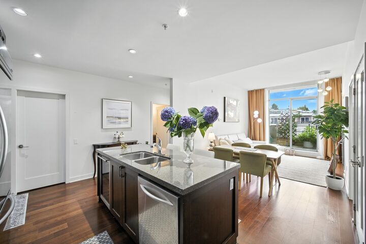 Property Photo: 3595 W 18th Avenue 404 BC V6S 1A9
