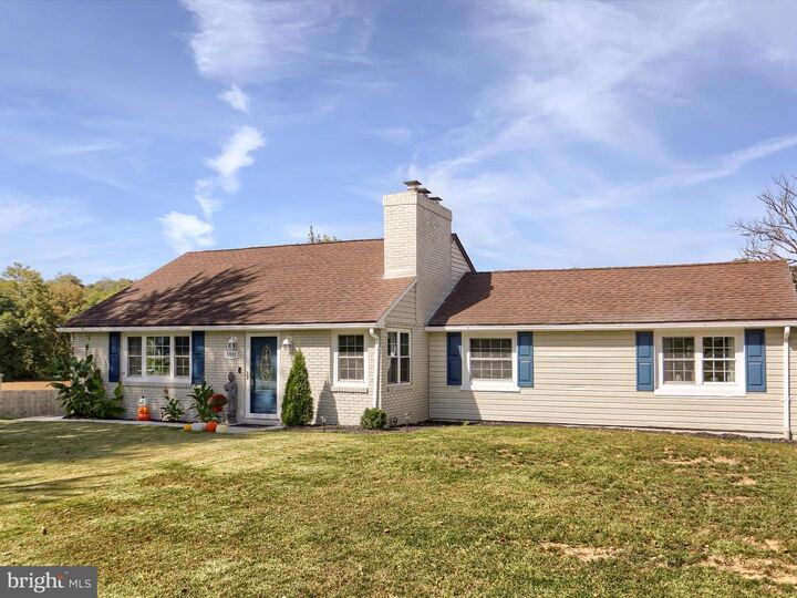 Property Photo:  5931 York Road  PA 17362 