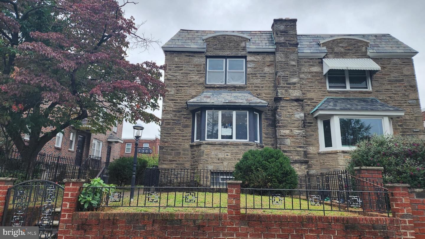Property Photo: 1305 E Cardeza Street PA 19119