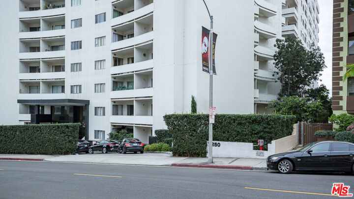 Property Photo:  7250 Franklin Ave  CA 90046 