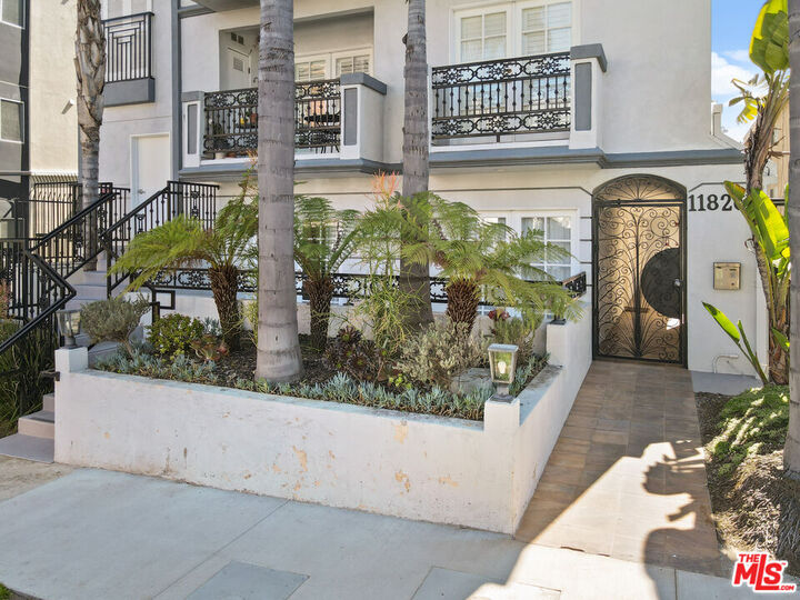 Property Photo:  11826 Dorothy St  CA 90049 