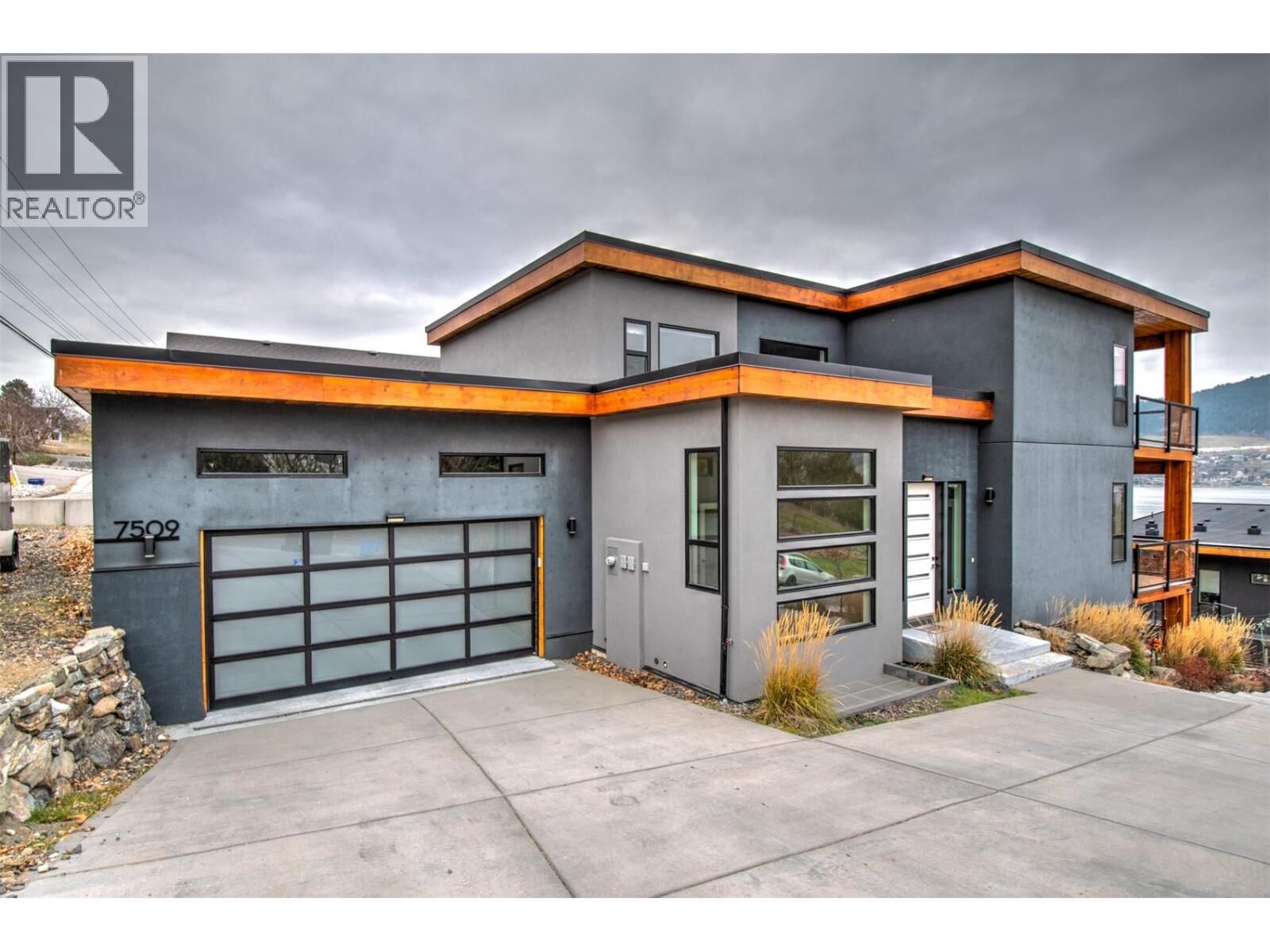 Property Photo: 7509 Kennedy Lane Lane BC V1H 1C4