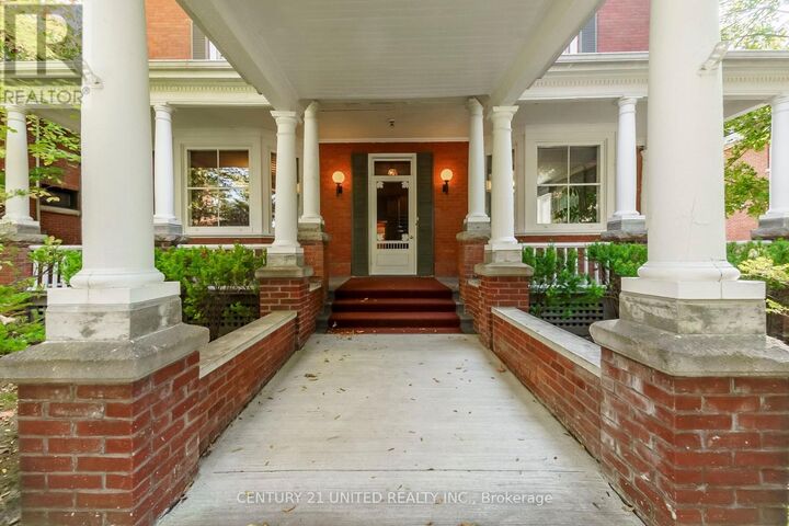 Photo de la propriété: 463 Hunter Street West ON K9H 2M7