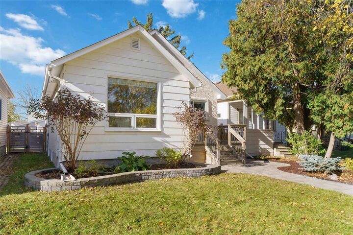 Property Photo: 53 Lloyd Street MB R2H 1Y6