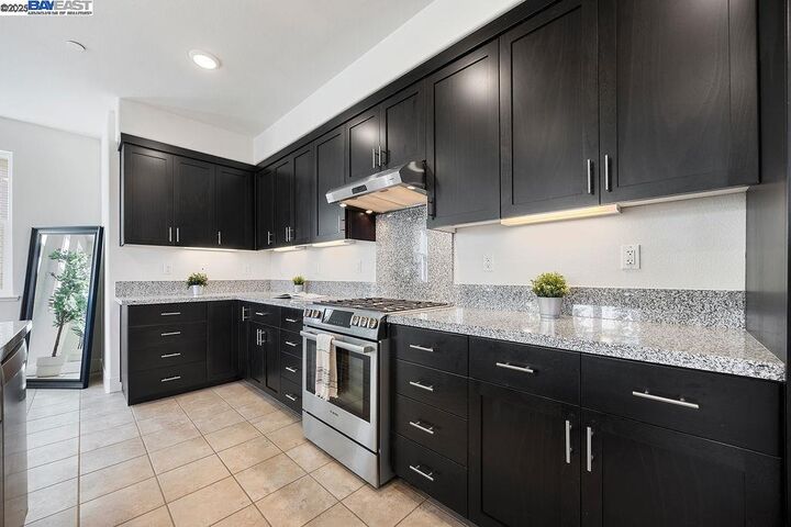 Property Photo: 2729 5th St CA 94501