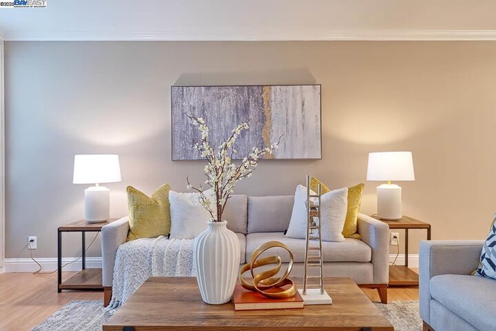 Property Photo: 1131 Compass Ln 108 CA 94404