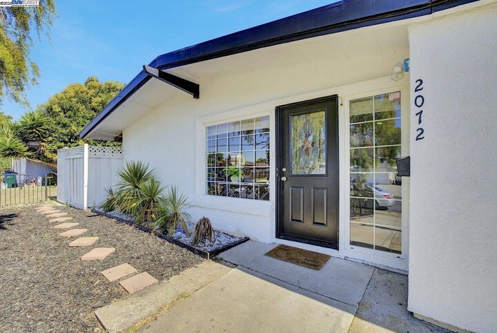 Property Photo: 2072 Everglade St CA 94545