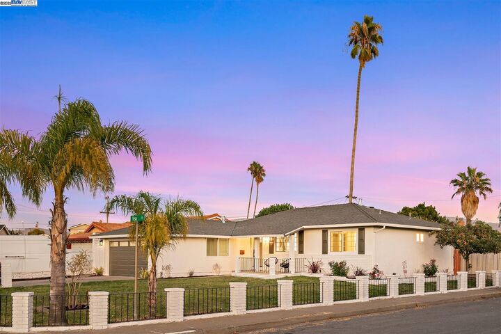 Property Photo:  105 Visa Ct  CA 94538 
