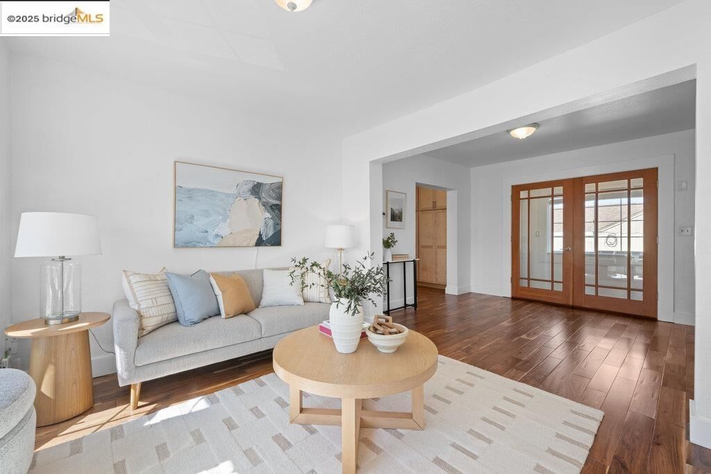 Property Photo: 9285 D St CA 94603