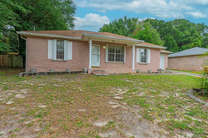 Property Photo: 117 Jeff Drive FL 32536