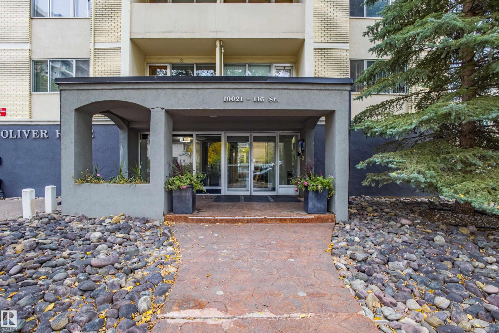 Property Photo: 10021 116 Street NW 404 AB T5R 0V7
