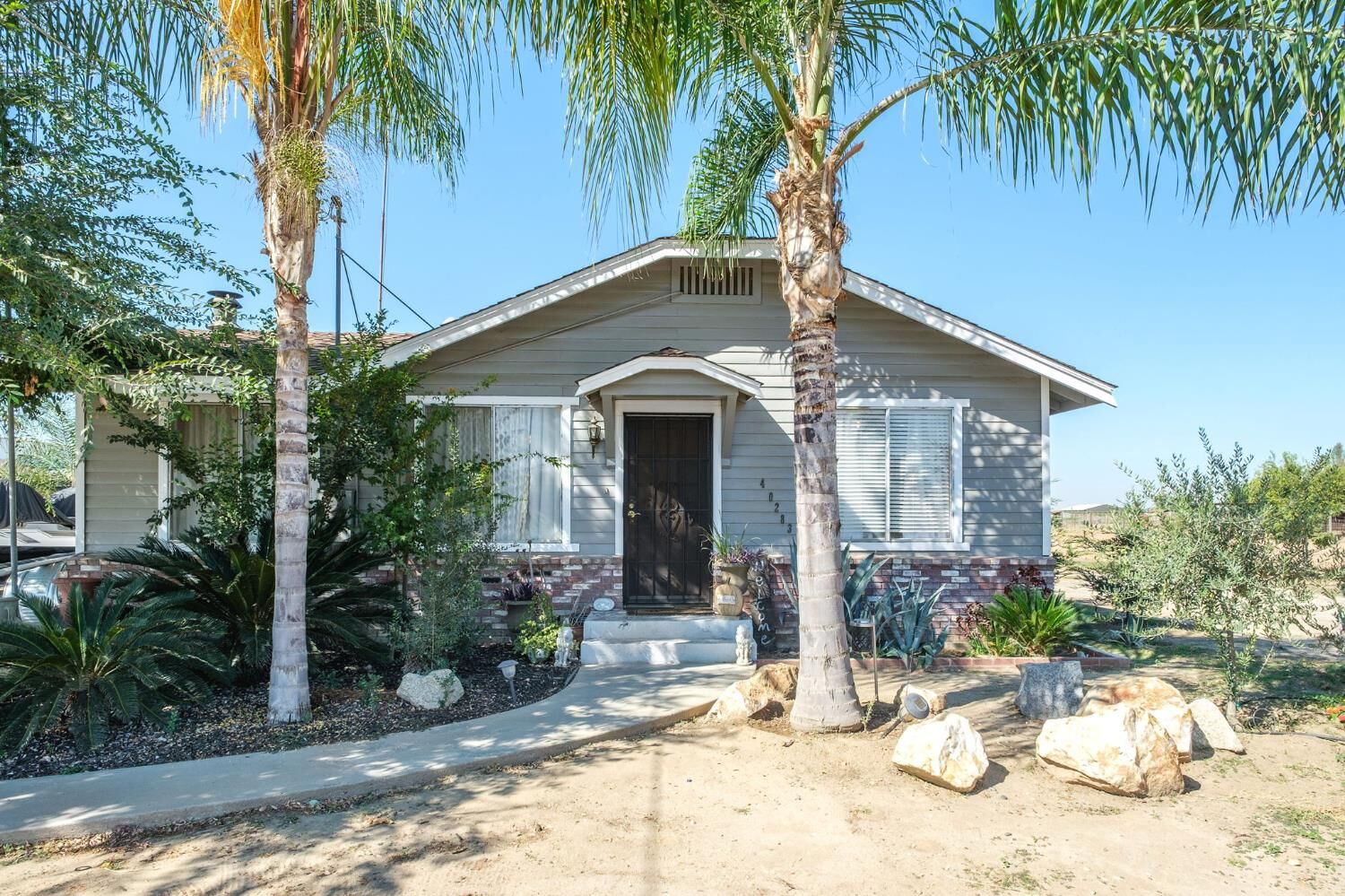 Property Photo: 40283 Road 40 CA 93618