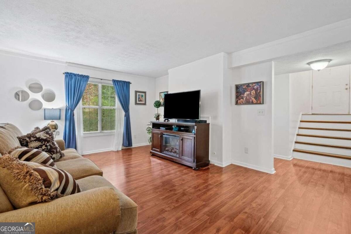 Property Photo: 102 Glenleaf Drive GA 30092