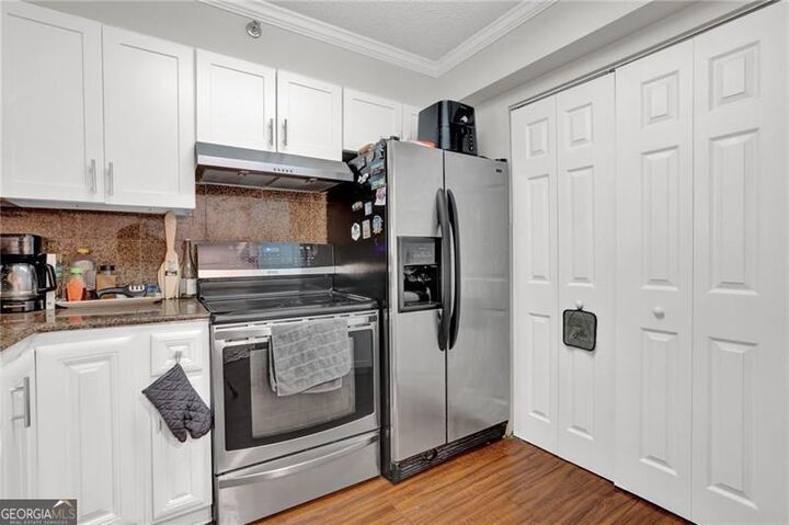 Property Photo: 795 Hammond Drive 506 GA 30328