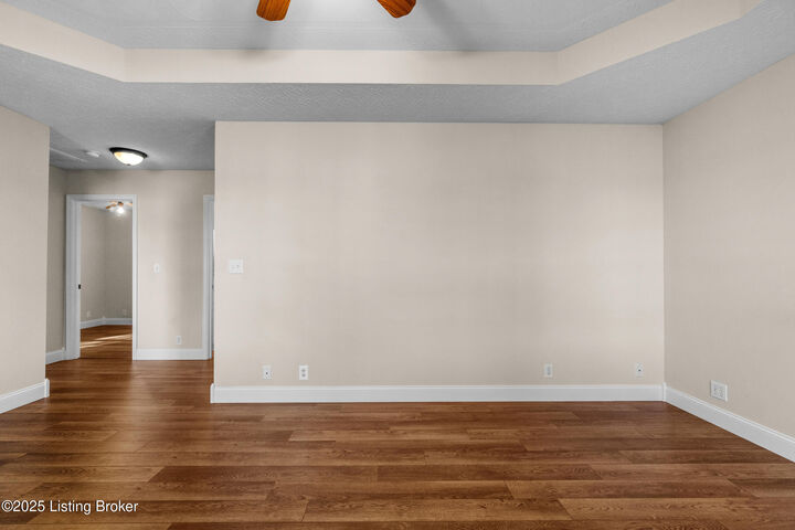 Property Photo:  112 Cottage Ct  KY 40004 