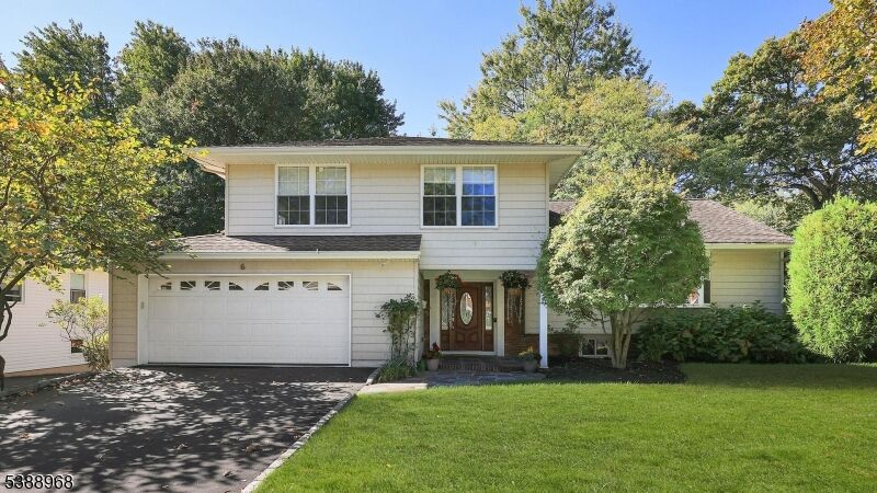 Property Photo:  6 Robin Rd  NJ 07023 